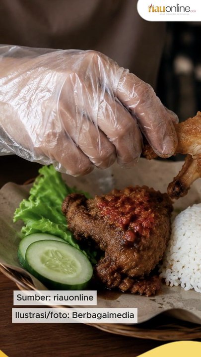 Niat Higienis, Kebiasaan Makan Pakai Sarung Tangan Plastik Malah Ancam Kesehatan