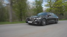 Mercedes-Benz S 500 4MATIC in Obsidian black Driving Video