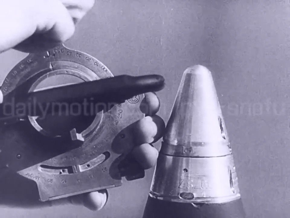 Artillerie-Munition - Kartusche und Geschoss 1942