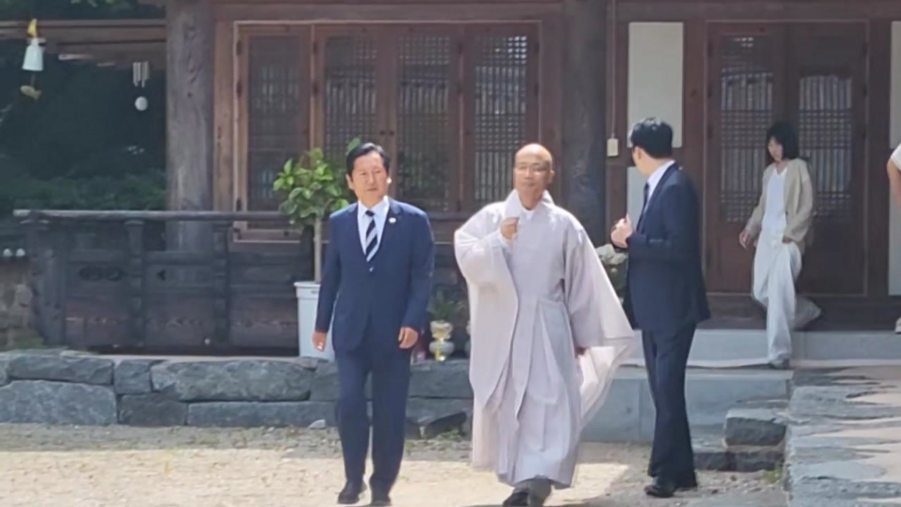 [단독] '대통령 행사 불참' 정청래, 선운사 방문·이원택 오찬 / YTN