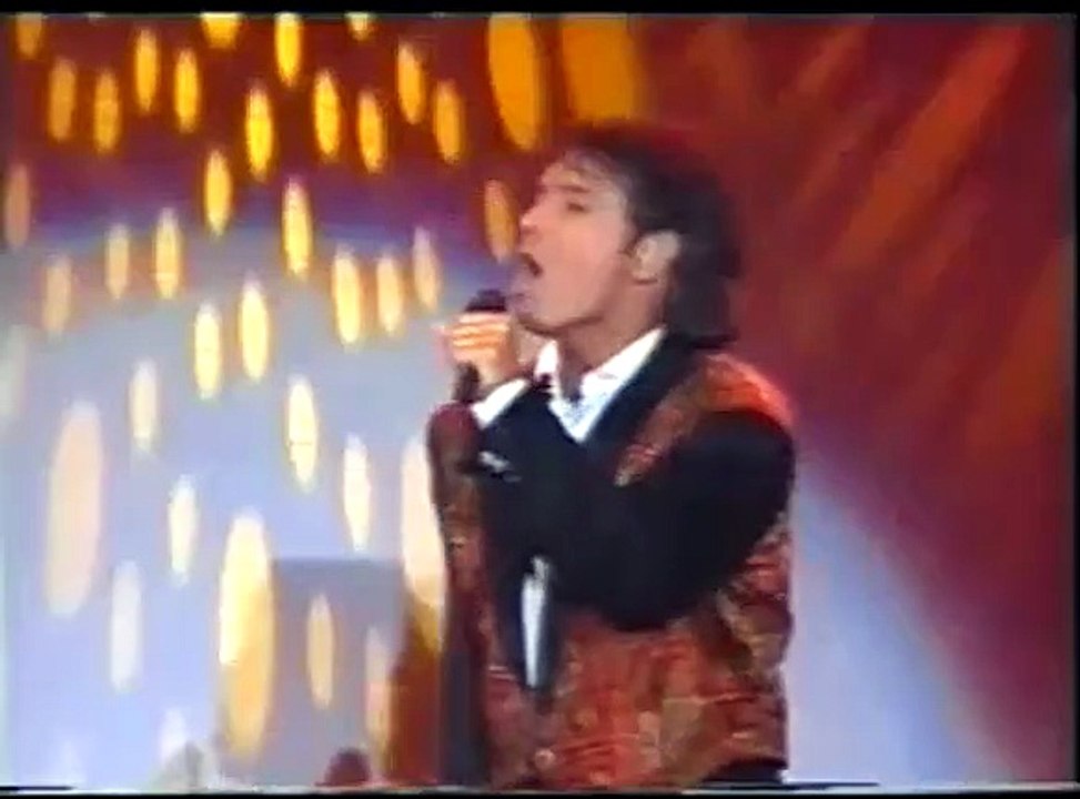 WE DON'T TALK ANYMORE by Cliff Richard - live performance 1995