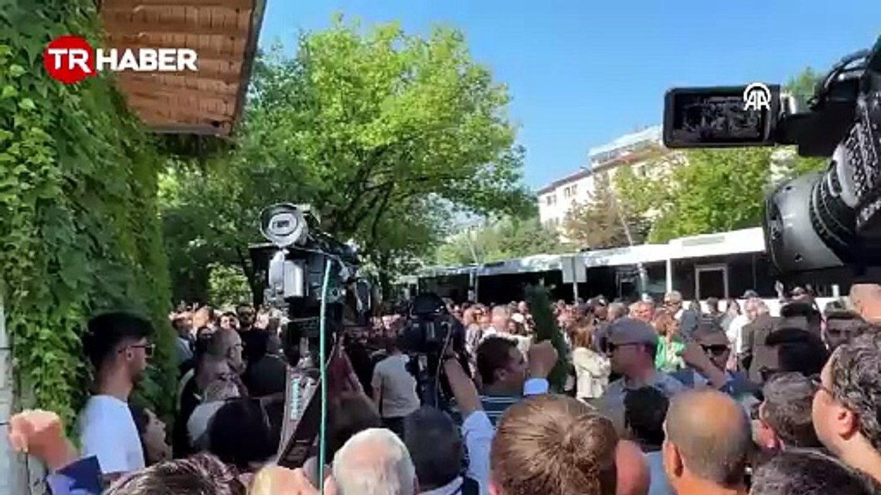 CHP'liler arasında Meclis'in giriş kapılarında gerginlik yaşandı