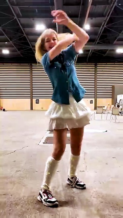 UNCHILD - UNCHILD' Dance Cover