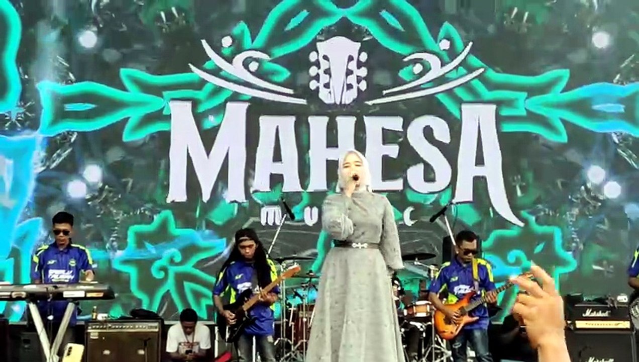 Penyanyi cantik Mahesa Musik dengan lagunya Ay