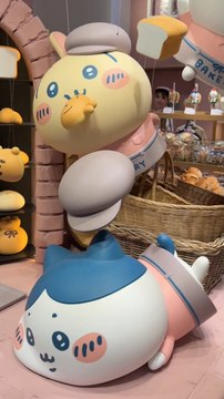 Ma fierté de française en PLS quand j'ai fait LA QUEUE devant une boulangerie au Japon 😔mais c'était pour mon pain Chiikawa 🍞#chikawa #chikawabakery #japon