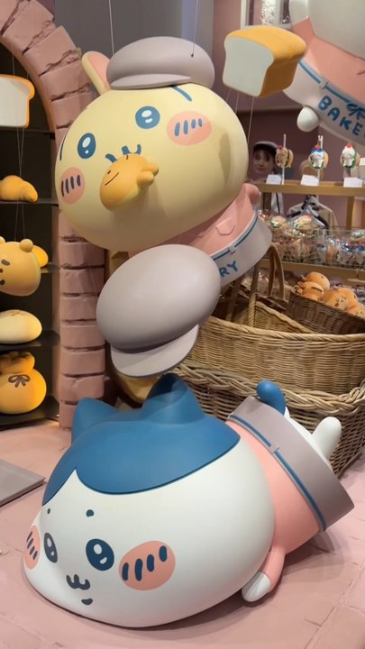 Ma fierté de française en PLS quand j'ai fait LA QUEUE devant une boulangerie au Japon 😔mais c'était pour mon pain Chiikawa 🍞#chikawa #chikawabakery #japon