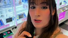 On teste les techniques des machines à pince (je suis trop nulle) et comment ça se fait que Melissa réussit du premier coup !! L'injustice...#machineapince #jeu de la grue #voyagejapon #gamecenter #visitjapanfr