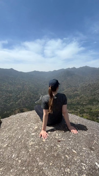 La forêt de Princesse Mononoké existe bel et bien sûr l'île de Yakushima au Sud du Japon ! 🌳En suivant le sentier de Shiratani Unsuikyo, on tombe sur la forêt couverte de mousse qui a inspiré Miyazaki et son équipe du Studio Ghibli 👹