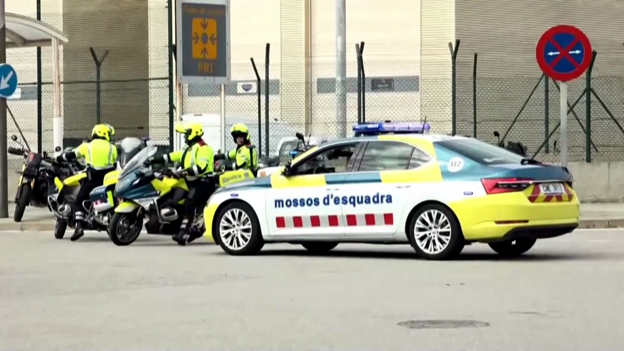 Miles de agentes participan en el operativo de seguridad por la llegada del papa a Barcelona