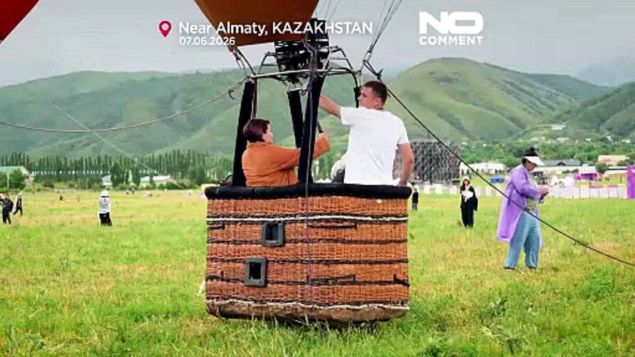 Kazakhstan, il festival delle mongolfiere torna vicino ad Almaty con 30 palloni