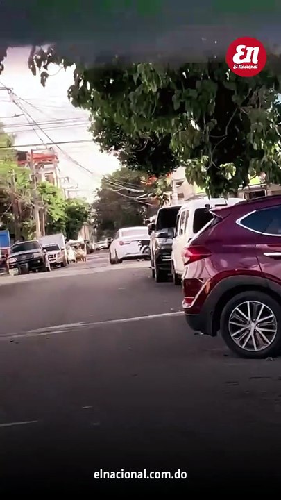 ¿Un barrio sin ley? El Ensanche La Fe se convierte en un "secuestro vial" donde caminar es un acto de supervivencia