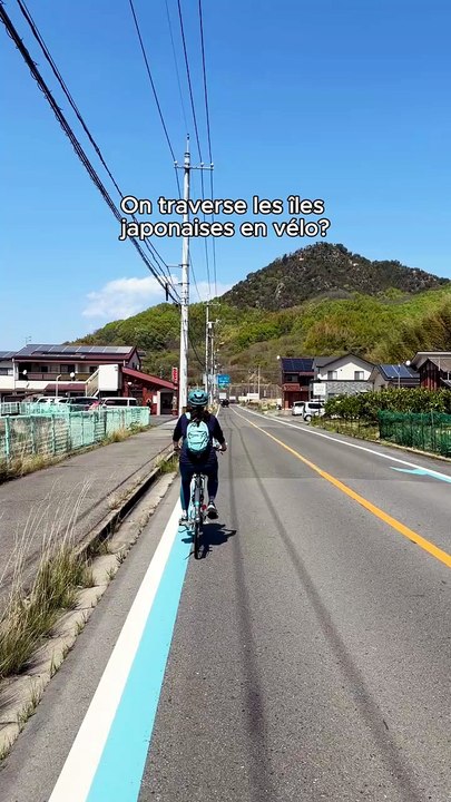 On a fait la Shimanami Kaido, la piste cyclable de 70km qui traverse 6 îles japonaises et pourquoi y'a autant de montées?? 😭heureusement il a pas trop plu) (bon c'était bien quand même#shimanamikaido #japon #vélo #visitjapanfr #voyagejapon