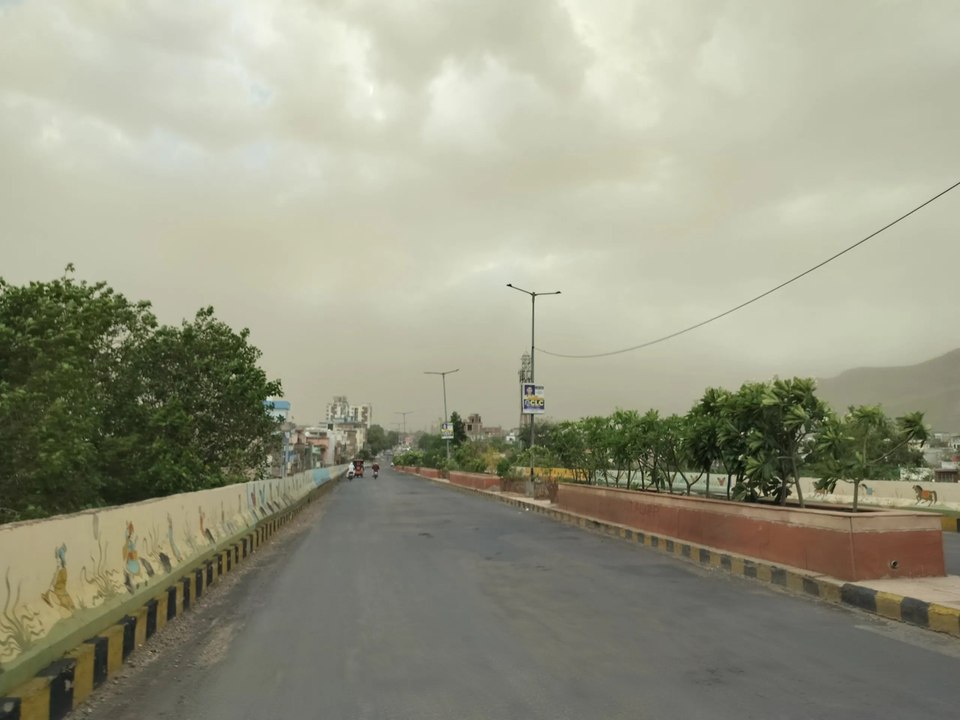 तेज अंधड़ से