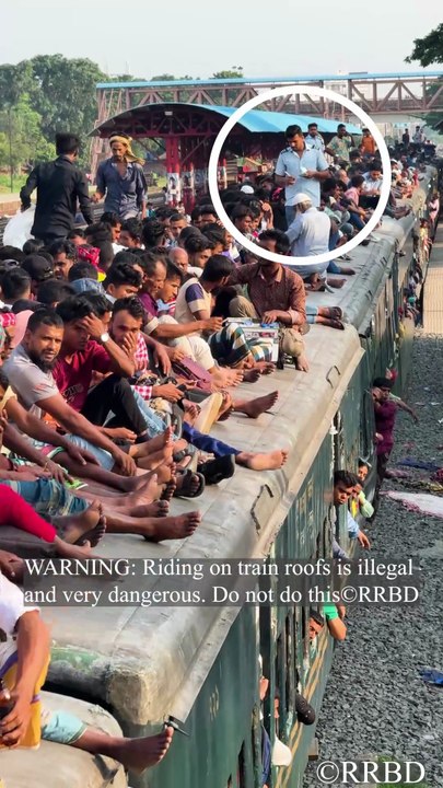 Traveling on train roofs is not free...🚨🚂
