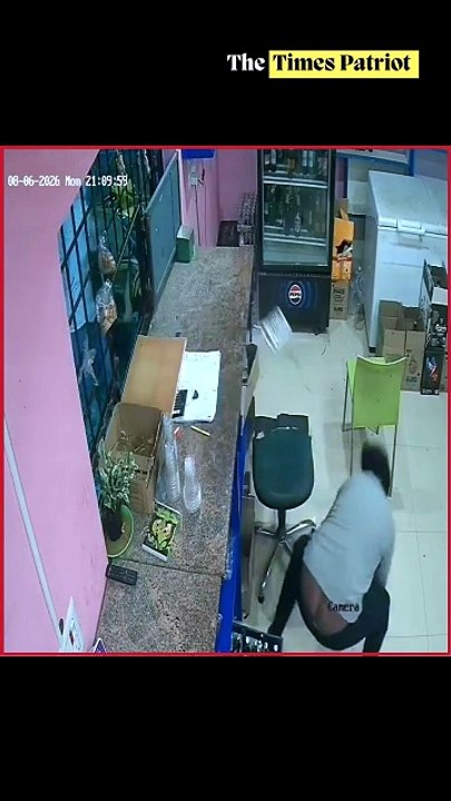 'Give Us Free Alcohol': Rowdy Sheeter, Gang Allegedly Vandalise Three Bars in Kolar, CCTV Goes Viral
