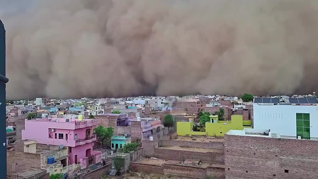 Massive Dust Storm Sweeps Through Bikaner Master