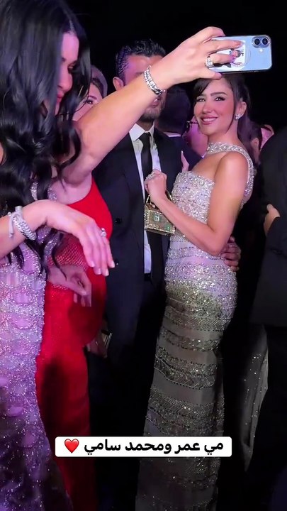 مي عمر ومحمد سامي ❤️يخطفون الانظار باطلالتهم الجميلة ورمانسيتهم لبعض في زفاف ابن.