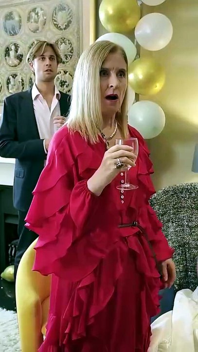 Divorced Queen Returns to the Stage Episode Billionaire Ex, Comeback Romance