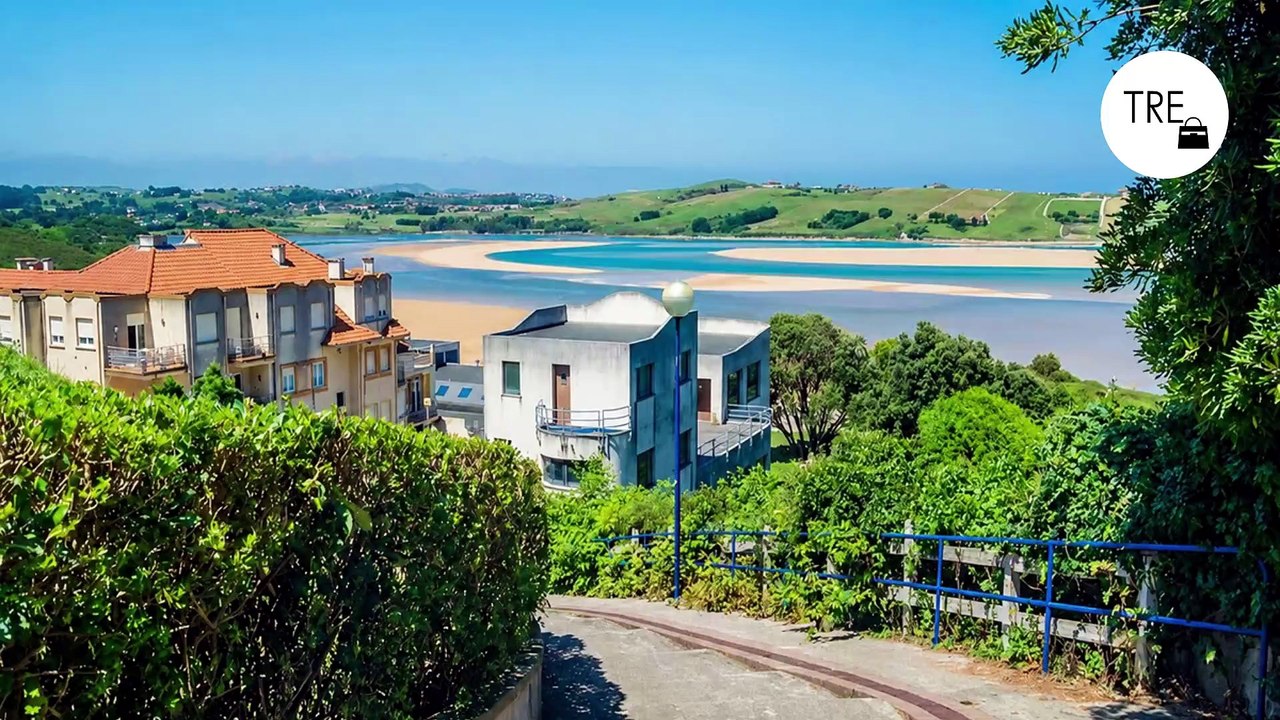 Centollo fresco y exquisito, playas con dunas y montañas verdes: el pueblo pesquero de Cantabria que mantiene su esencia tradicional
