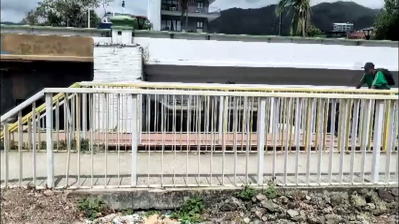 Canal abandonado preocupa en entrada a Puerto Vallarta | CPS Noticias Puerto Vallarta