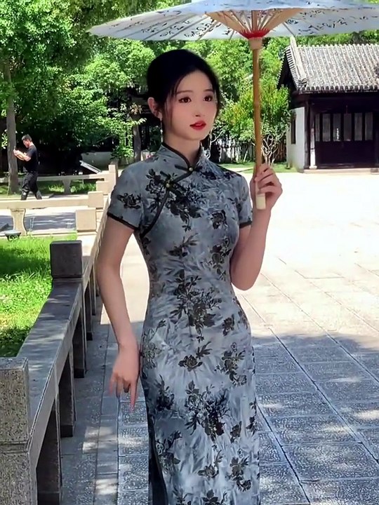 Luxury Chinese Inspired Evening Dress for Women with Classic Elegant Design
