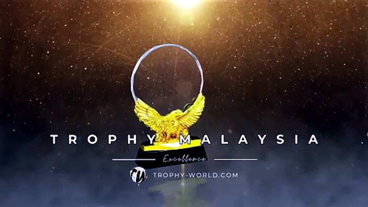 Golden Eagle Round Crystal Plaques at Trophy-World Malaysia | Custom Trophies & Plaques Supplier