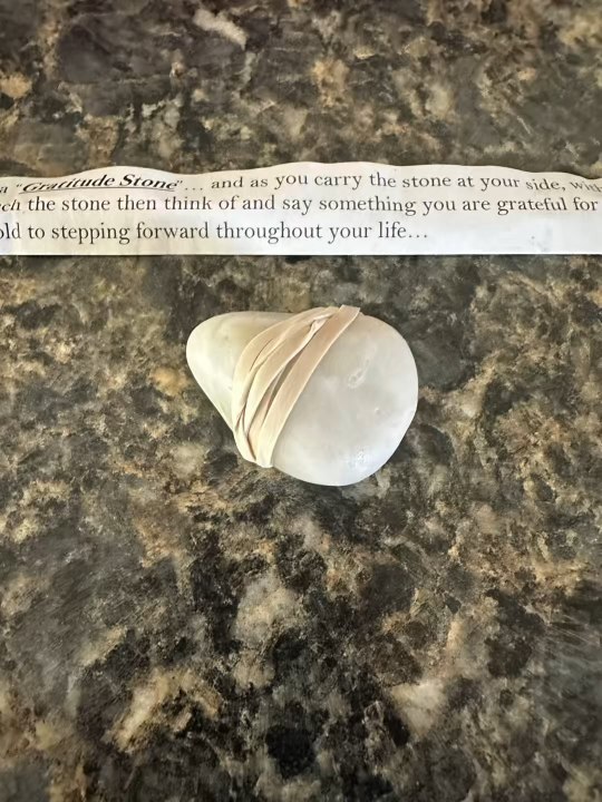 Today I found a gratitude stone, and it felt like a message from my soul. A reminder that even when life feels heavy, there is still something beautiful to appreciate. Gratitude doesn’t change the past, but it can change how we walk into the future. 🦋💫