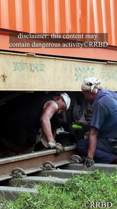 Derailed train maintenance work👷‍♂️🛠️🚂