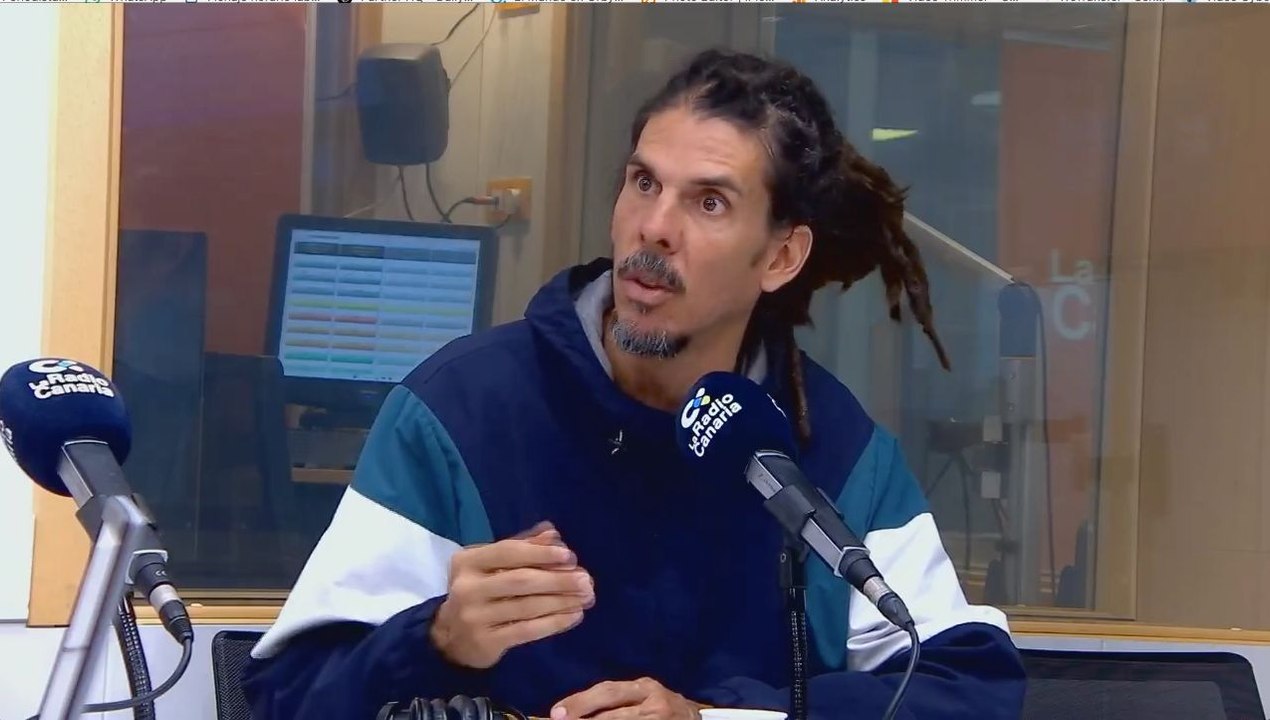 ¡Fallo en Matrix! El podemita canario de las rastas exige limitar la regularización masiva del Gobierno Sánchez