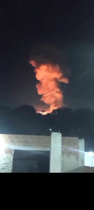 Moradores de Nova Iguaçu se assustam com explosões após incêndio em fábrica