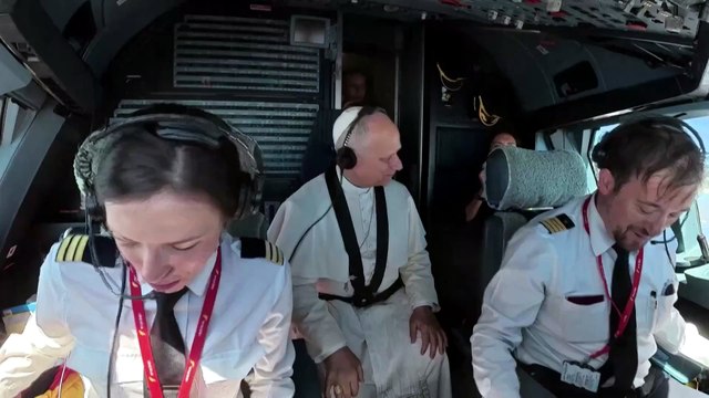 Spanien: Papst Leo XIV. überrascht Passagiere mit einem Besuch im Cockpit auf dem Flug nach Barcelona