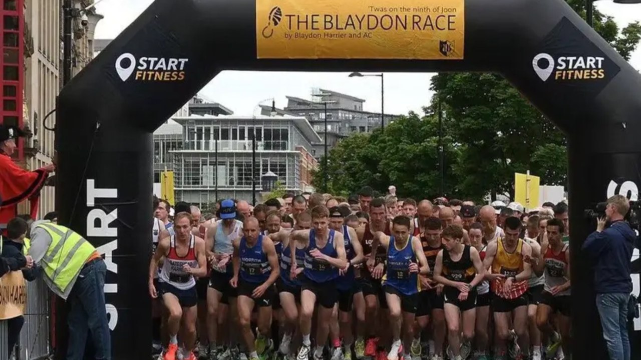 Blaydon Race Revives Classic Couples Trophy