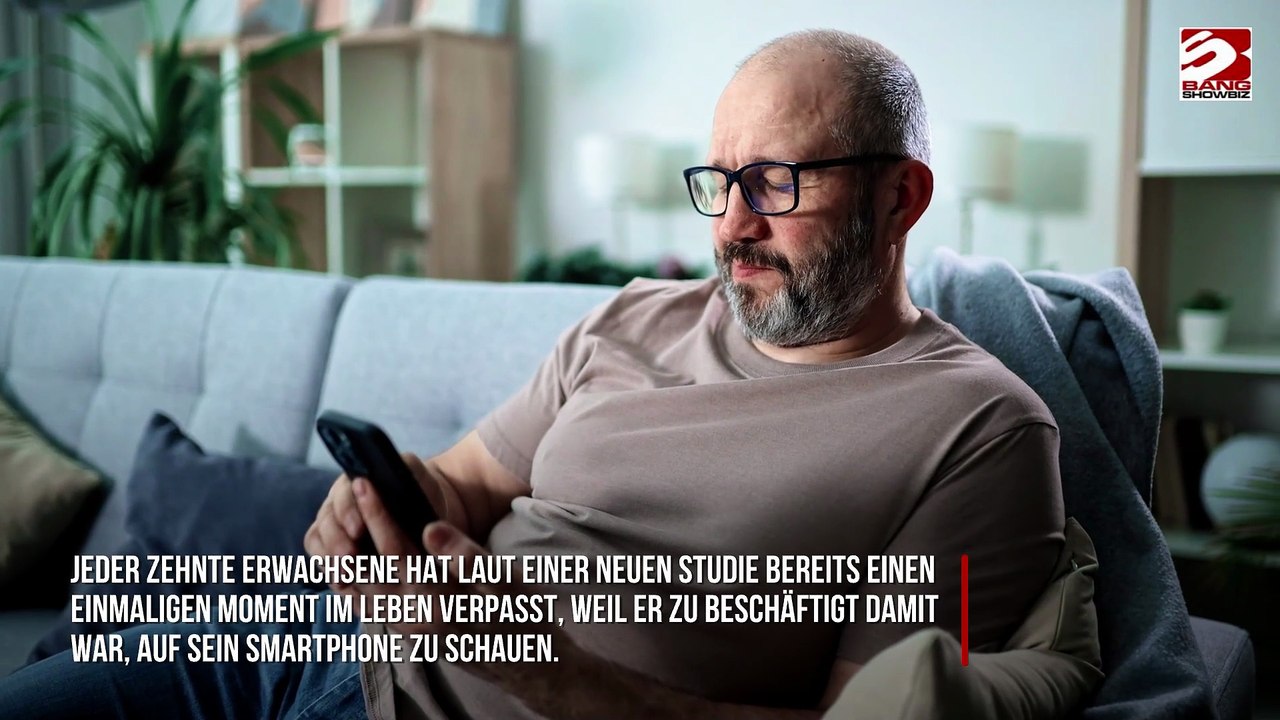 Jeder zehnte verpasst wichtige Lebensmomente wegen des Scrollens auf dem Smartphone