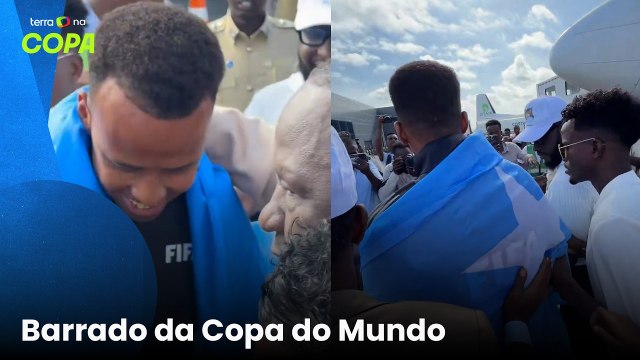 Voltou como herói! Árbitro impedido de entrar nos EUA chega à Somália com festa