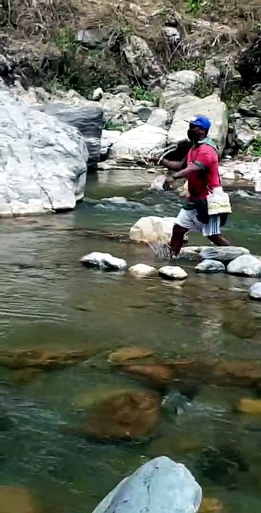 cast net fishing in Nepal |