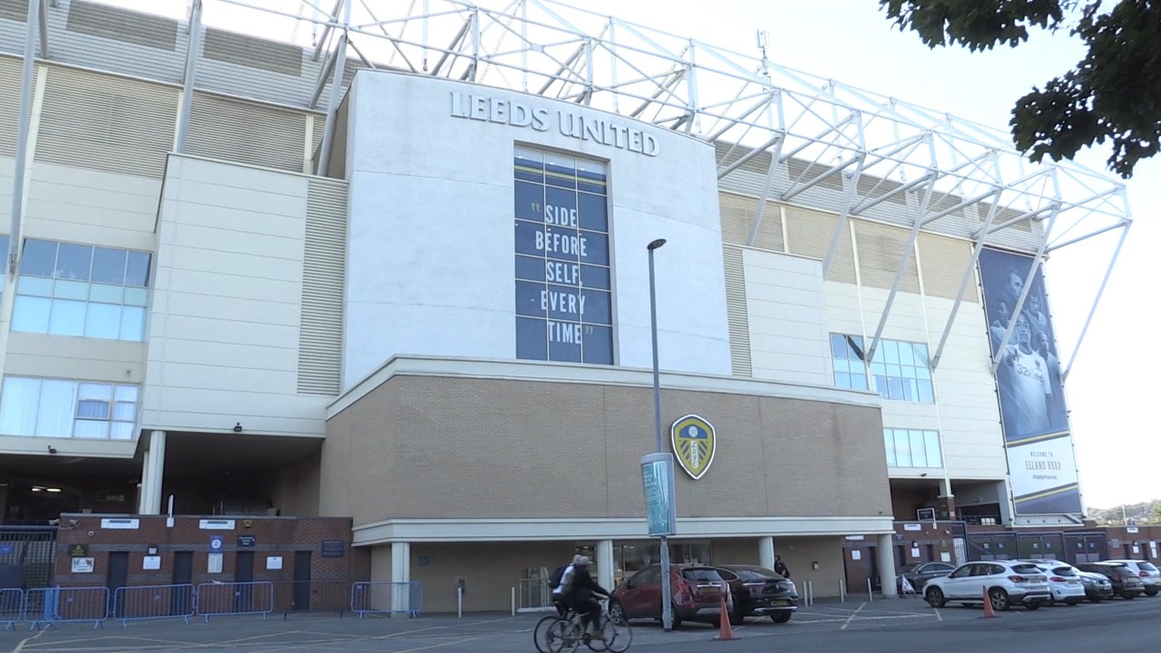 Leeds United Transfer Boost Dented as Sunderland Open Talks Over Lutsharel Geertruida Stay