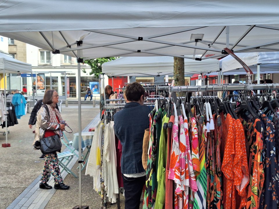 La braderie d’été des commerçants a débuté à Brest