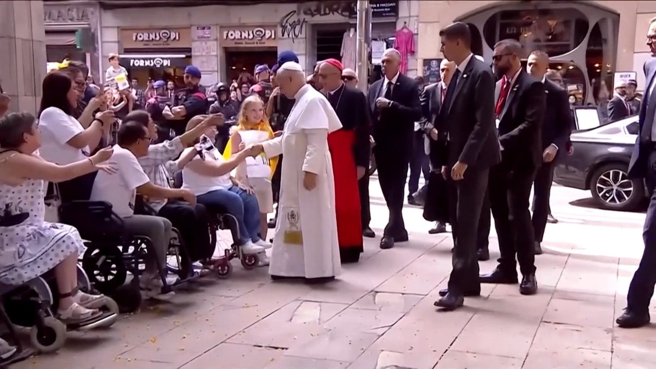Six-year-old steals the spotlight with insightful questions at Pope event