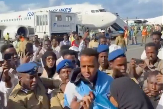 El árbitro somalí Omar Artan es recibido como héroe tras ver frustrado su sueño mundialista