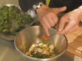 Salade de tagliatelles de courgettes croquantes