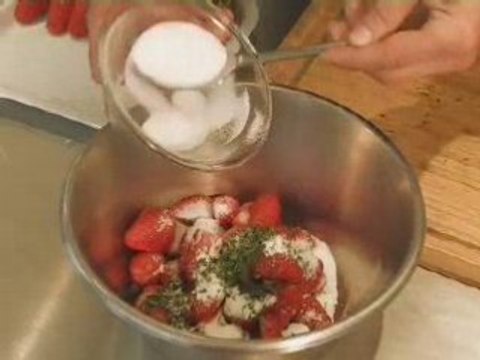 Salade glacée de fraises Gariguette aux fleurs de capucine