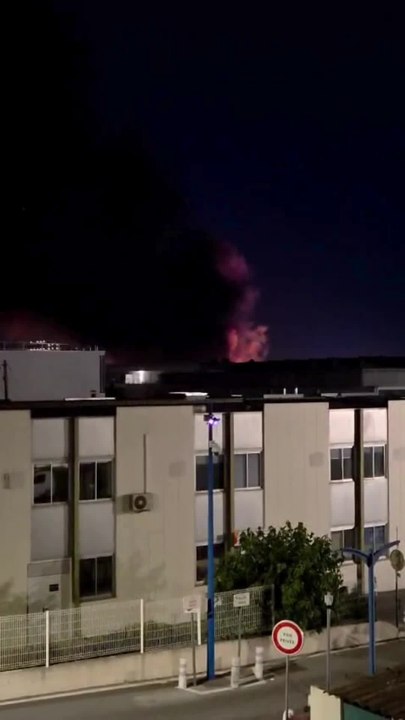 Un violent incendie en cours dans la zone industrielle de Villeneuve-Loubet