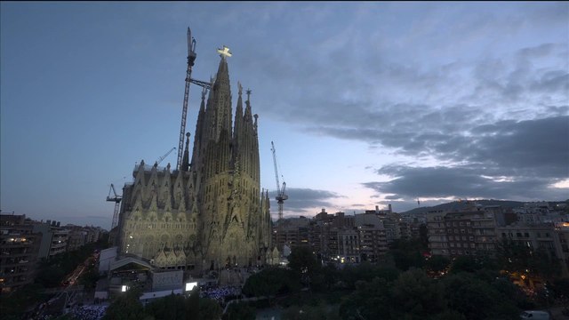 El Papa León XIV Bendice e Inaugura la Torre de Jesucristo de la Sagrada Familia — Noche HISTÓRICA en Barcelona