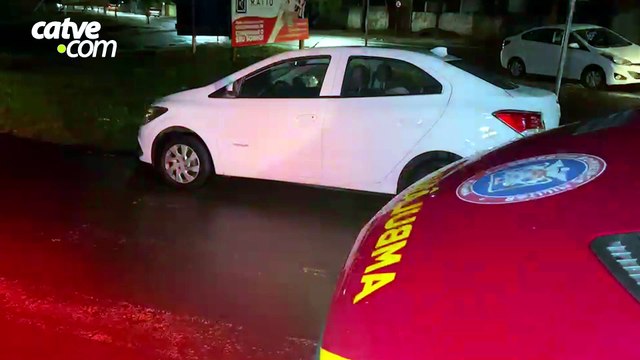 Batida entre moto elétrica e carro na Av. Tito Muffato deixa duas jovens feridas