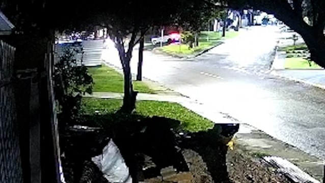 Câmeras registram colisão entre dois veículos em cruzamento do Bairro Coqueiral