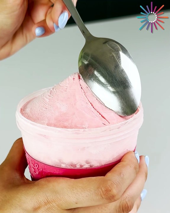 Satisfying ice cream shaping! 😍