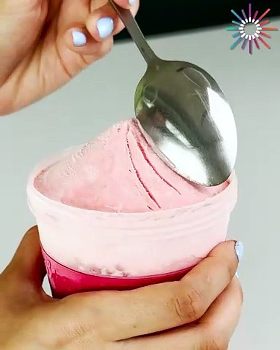 Satisfying ice cream shaping! 😍