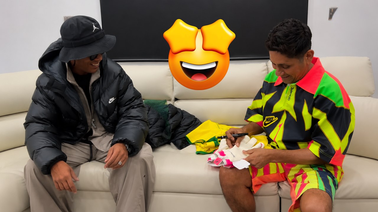 Ronaldinho le pide autógrafo a Jorge Campos y así fue el momento de las leyendas