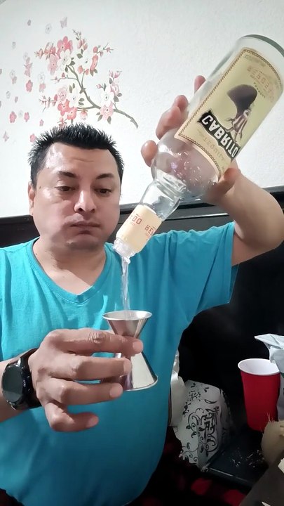 echandome un #shot de #tequila bien agusto #shorts entre #botanas y #bebidas  bien agusto