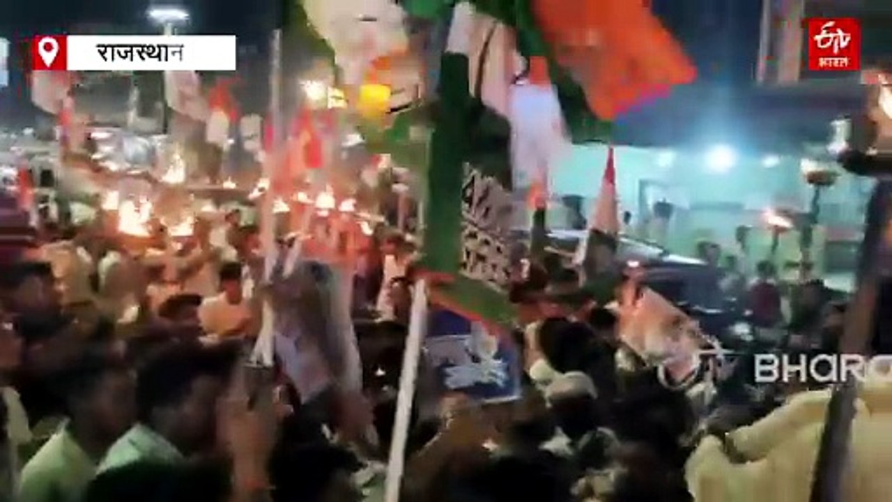 परीक्षाओं में गड़बड़ियों के विरोध में यूथ कांग्रेस का मशाल जुलूस, शिक्षा मंत्री धर्मेंद्र प्रधान के इस्तीफे की मांग
